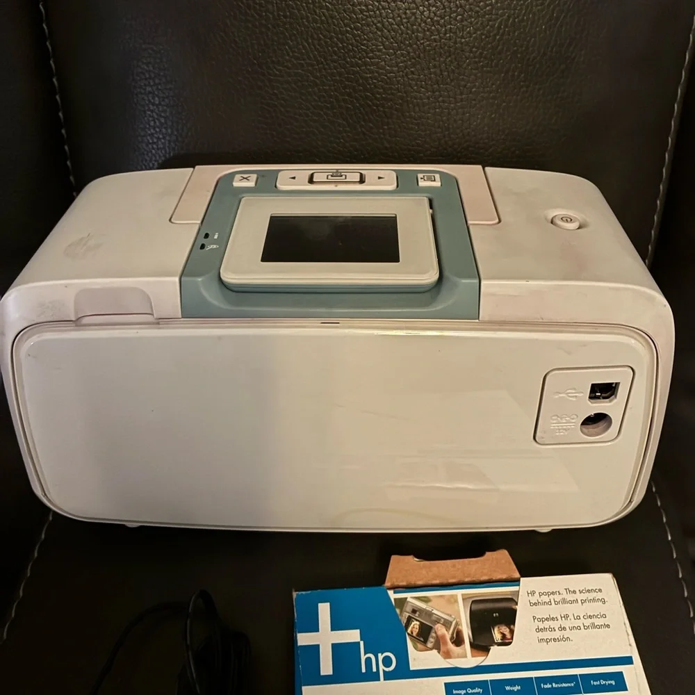 HP PhotoSmart A532 Compact Photo Inkjet Printer w/HP Photo Paper 60 Pack